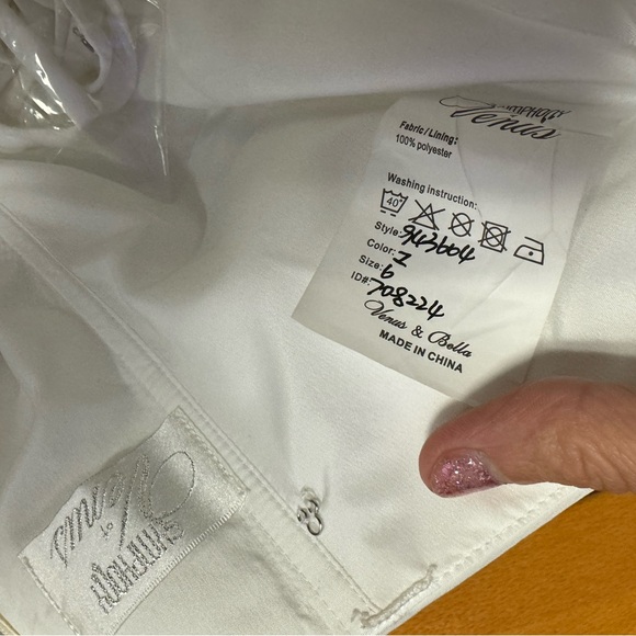 New never worn wedding dress - Picture 3 of 6